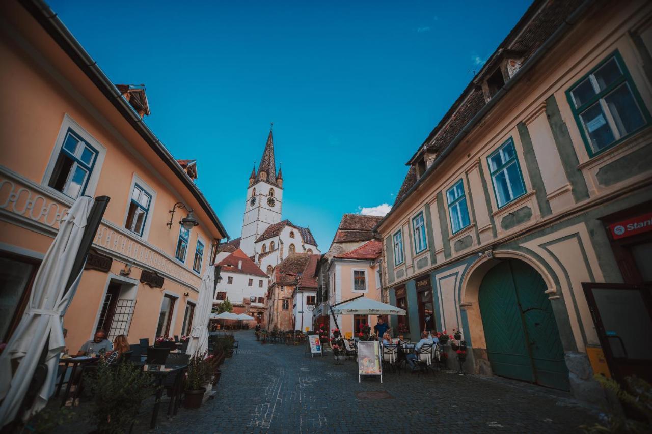 Appartamento Authentic Old Town Retreat Sibiu Esterno foto
